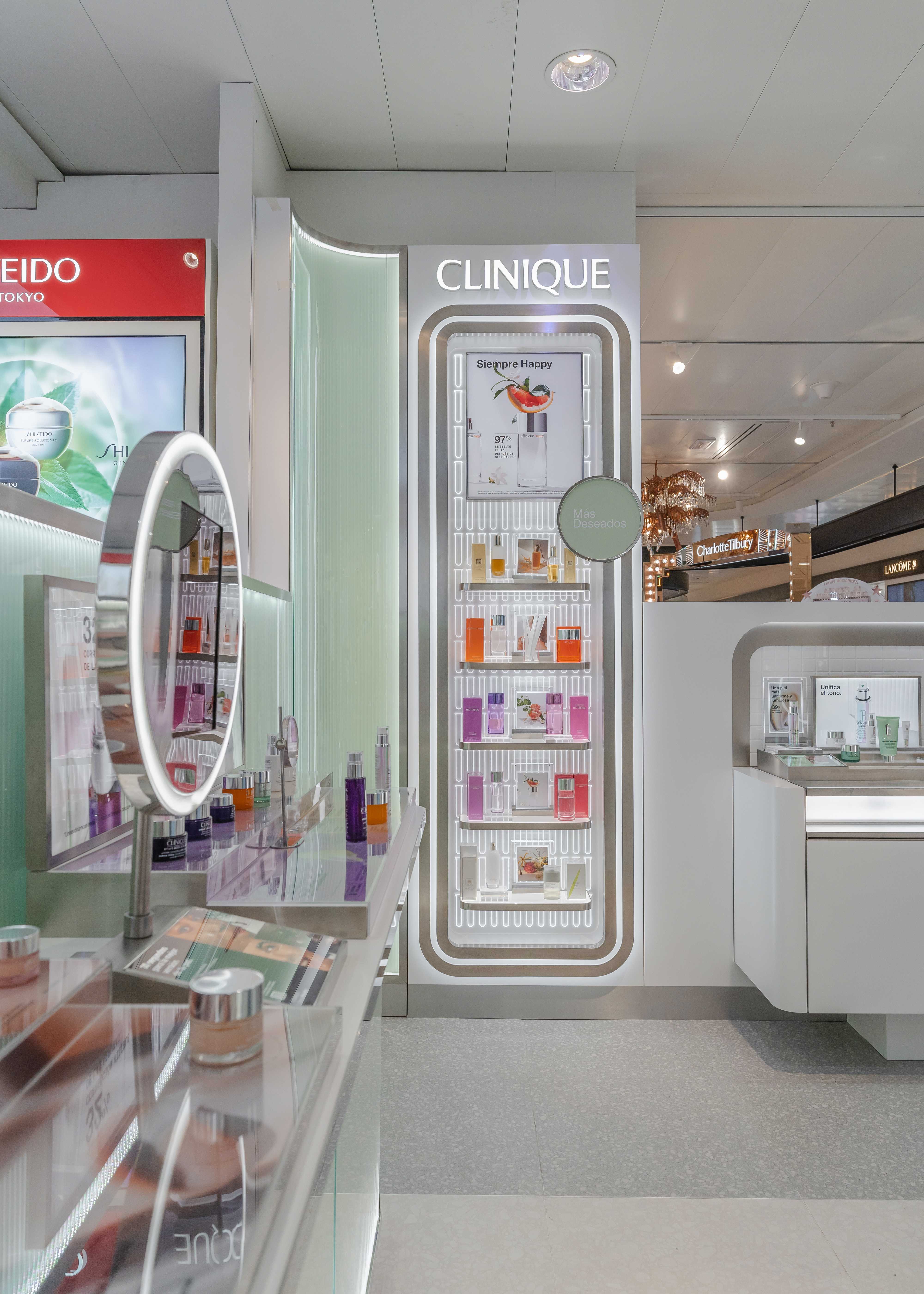 Photo du comptoire Clinique à El Corte Inglés Castellana avec vue sur le mural frangrance