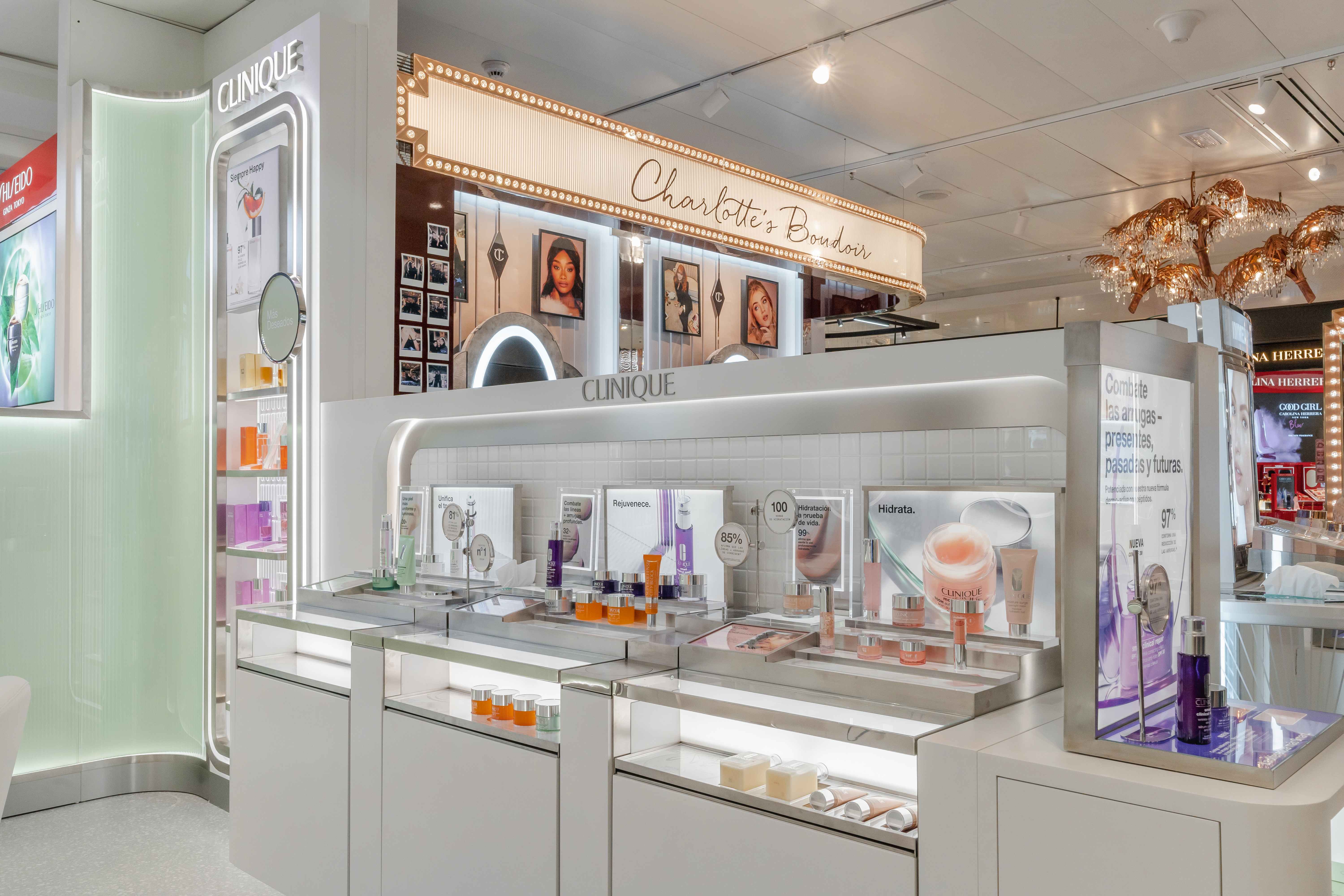 Photo du comptoir Clinique à El Corte Inglés Castellana, vue sur le mural soin