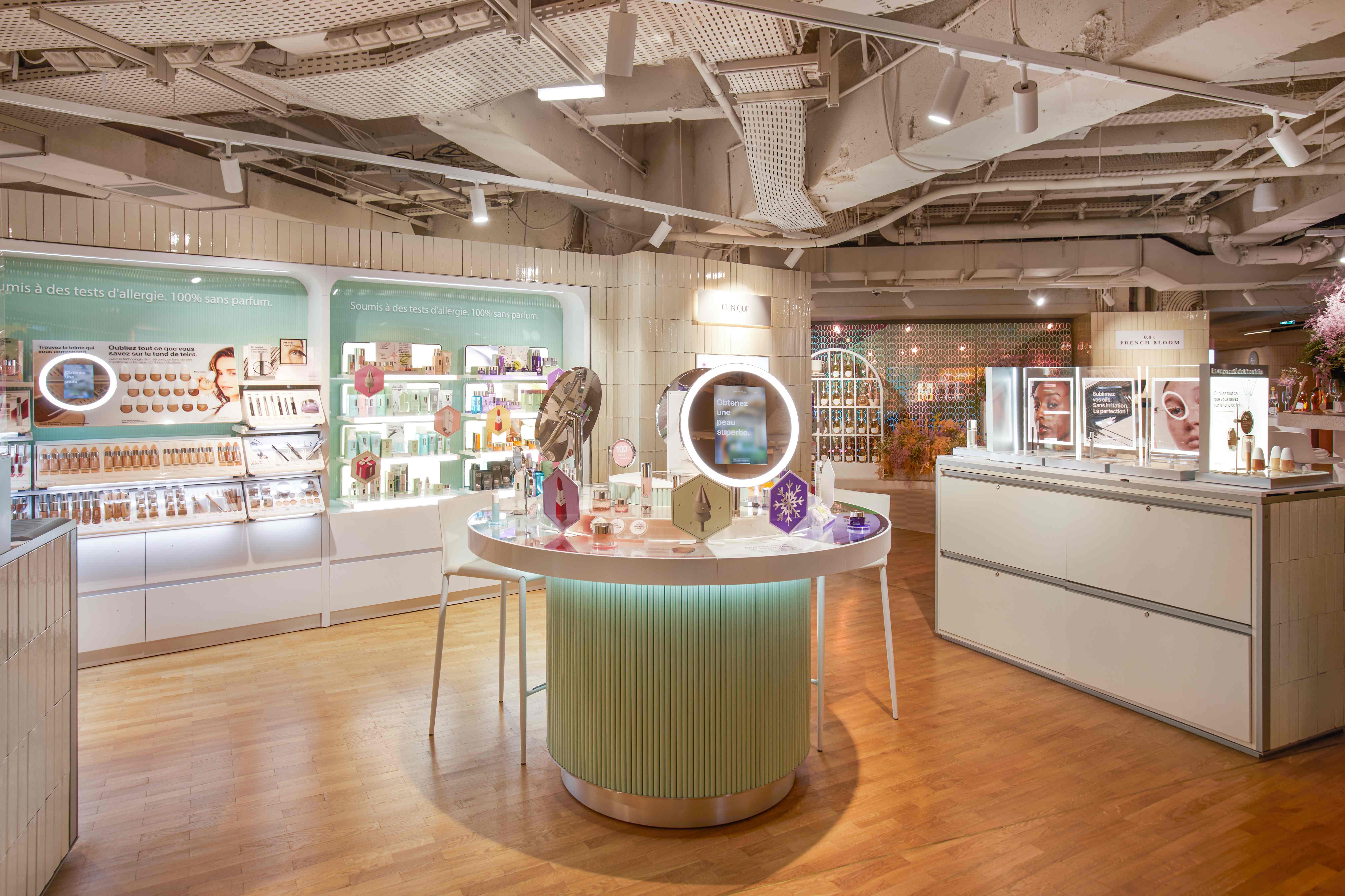 Vue en plan, elevation et 3D axonométrique du présentoire interactif