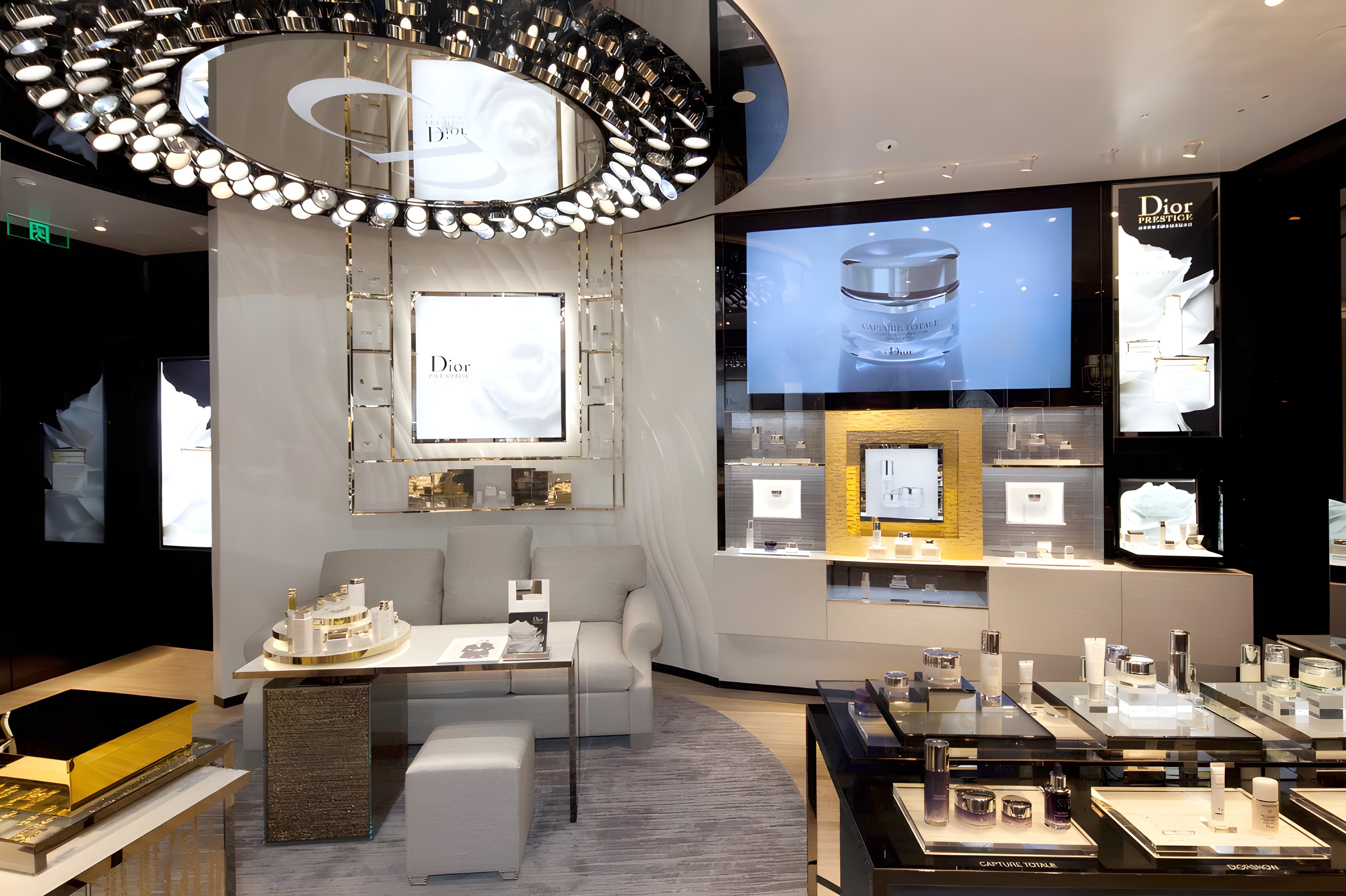 Photo de la zone soin dans le flagship Dior à Shanghai